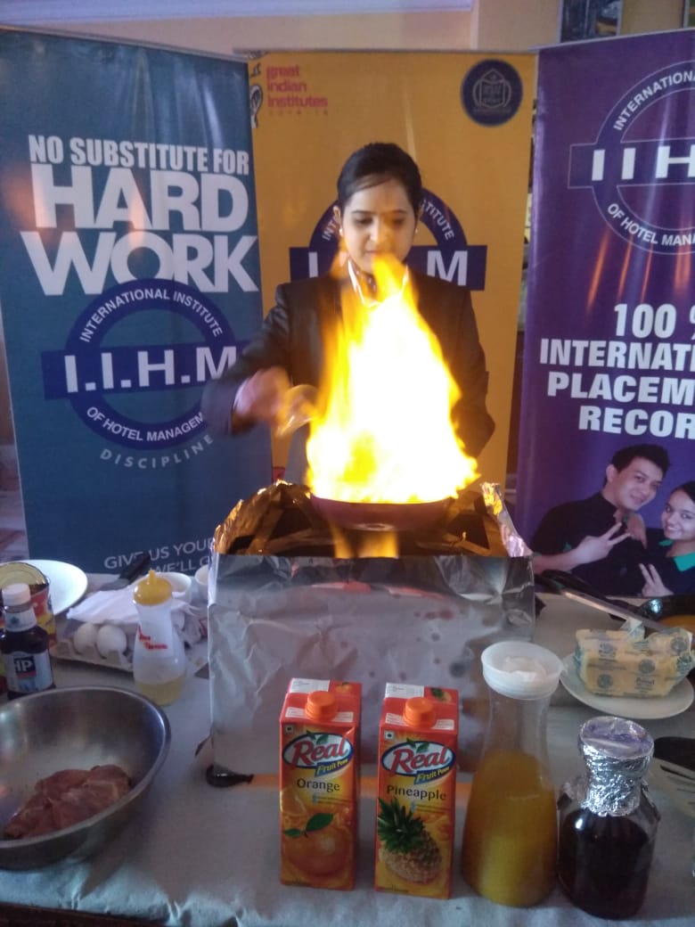 khushbuIIHM's tweet photo. F&B practical.
"FLAMBE" cooking with fire & spirits..
#crepesuzettewithorangesauce
#pineappleflambe
#appleflambe
#steakdiane
#bananastuffedcrepesuzette
#rumomelette
@iihmhotelschool
@iihmjaipur
@ajitfnb
@AADirIIHMDELHI
@ChefWithPen
@chefrathoreiihm https://t.co/vWP93R7JnE