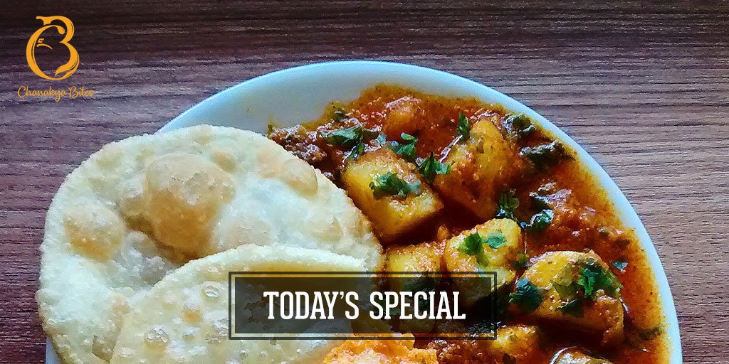 Today's Special Poori Chole😋🍲 #poorichole #chole #yummy #poori #recipefortheday #vegeterian #happyfriday #indian #foodie #foodblogger #tasty #delicious #tastyfoods #indianfood #streetfoodlover #foodtruck #foodtruckindia #chanakyabites #chanakyafoodtruck #chanakyafoodlucknow