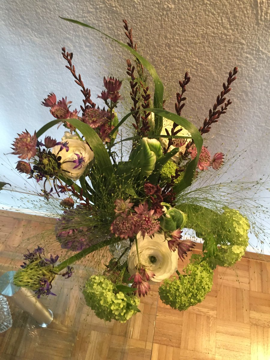berclazm's tweet photo. Journée fleurie aux couleurs des rencontres jolies et diverses qui nous attendent...
Et s’il devait y en avoir de moins agréables ... pensons à la beauté du bouquet 🌹🙏🌹Heureuse de vous retrouver, mes AMI(E)S ❣️🌺🌸💐 https://t.co/6SNP3hI3Zy