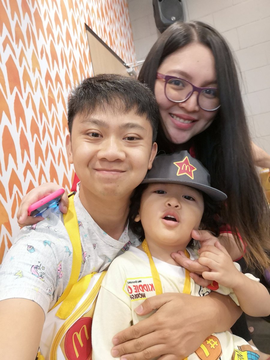 JCarlosCreate's tweet photo. Congratulations matti @juanmateomc for graduating the kiddie crew with honors!
#mcdoph #kiddiecrew #bestcheeseburger #NoBias https://t.co/1ivYIeRTpj