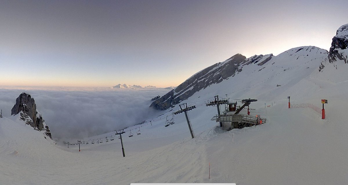 Wow! Anyone fancy skiing THROUGH the clouds? <a href="/LaClusaz/">La Clusaz</a> #ski