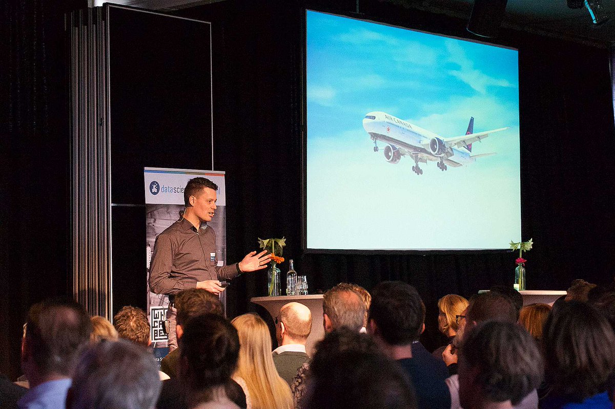 dsa20172017's tweet image. Volle bak gisteravond bij ons eerste college van 2019. Roland Wijnen, Frans Feldberg en Lieke Danenberg verzorgden de aftrap. Het thema: Ontwikkel een datagedreven business model. Ruim 160 bezoekers deden er hun voordeel mee. Kijk voor ons programma: lnkd.in/enc7sMi