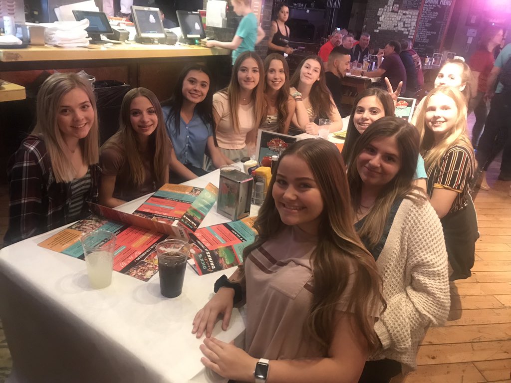 rev_volleyball's tweet photo. 14 Elite our on the town in Vegas! Red Rock Rave tomorrow! #gorva #onerev https://t.co/ZOsVq3SavV