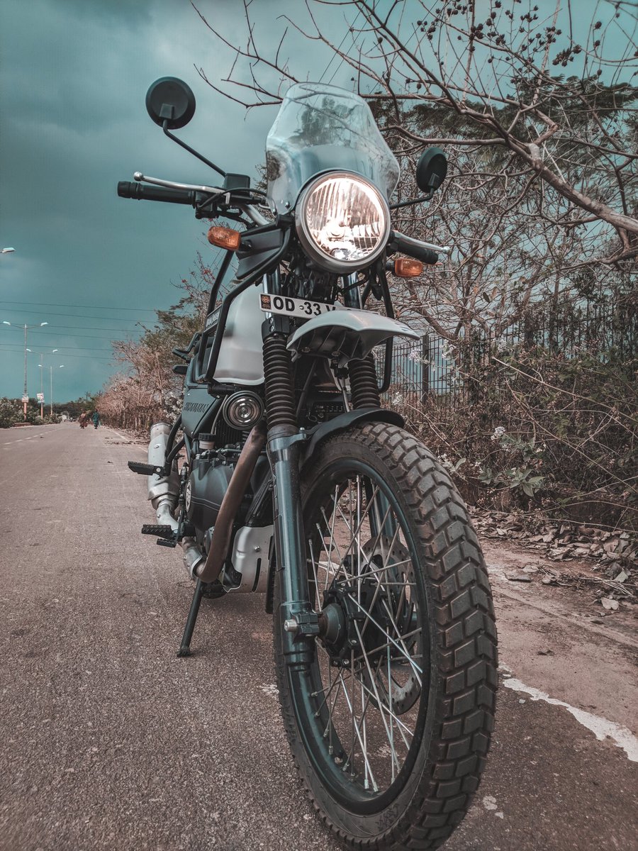_therevline_'s tweet photo. *FIRST RIDE REVIEW*
Back in 2016 royal Enfield proposed a different motorcycle in comparison to its earlier line up .
It became the only manufacturer in India to have most affordable dual sport .
Yes it ROYAL ENFILED HIMALAYAN ABS
#royalenfield @_therevline_ @royalenfield https://t.co/ONX3ZHB0Ku