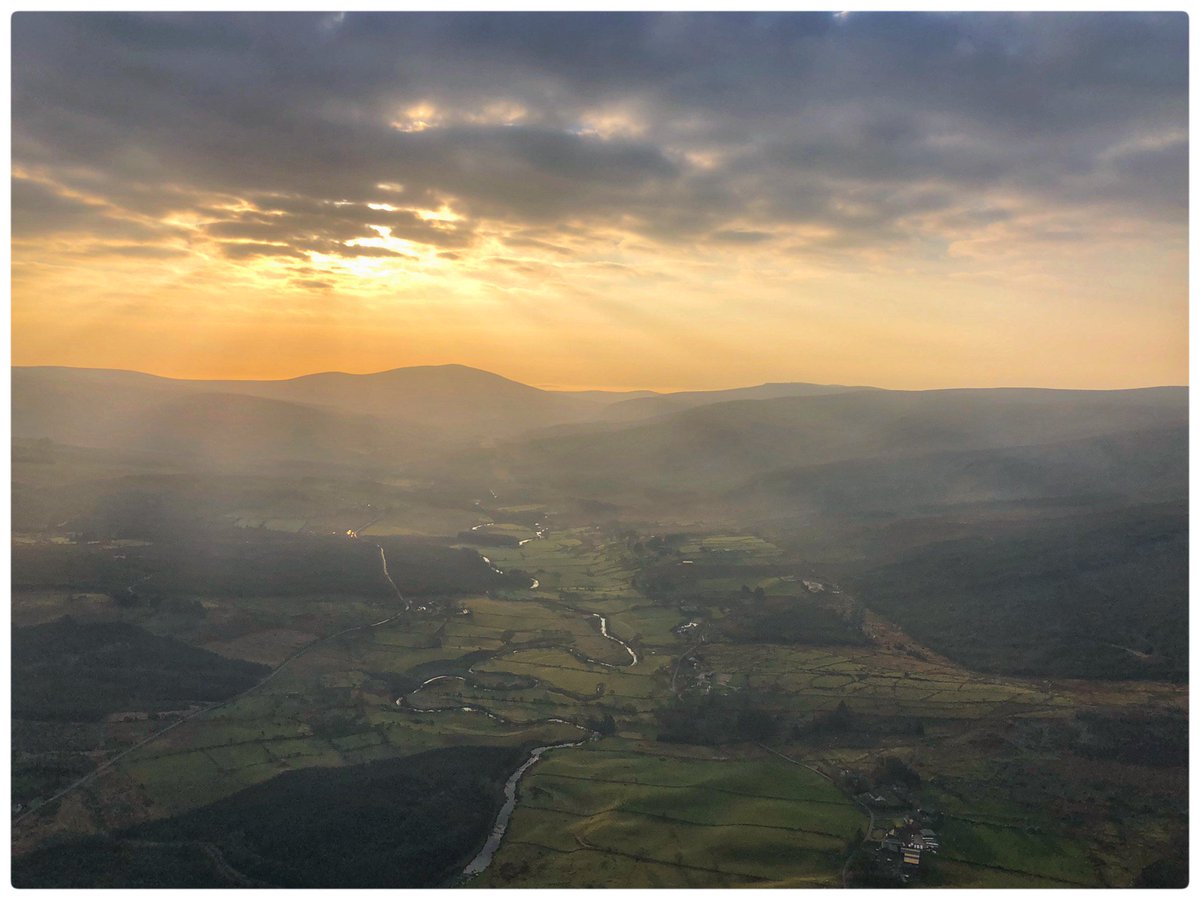 GardaTraffic's tweet photo. Sunrise in Wicklow this morning. 

Courtesy of the Garda Air Support Unit. https://t.co/FzNrJCnEXj