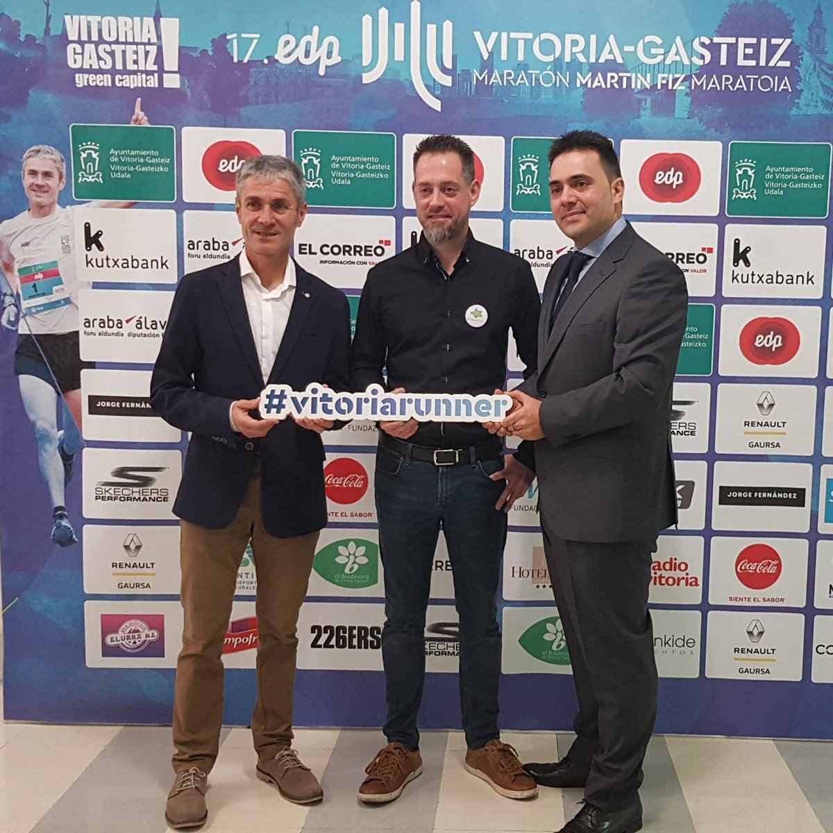 Ayer estuvimos en la presentación de la decimoséptima edición EDP  Vitoria-Gasteiz Maratón de Martín Fiz que se celebrará el próximo 12 de  mayo, donde la recaudación íntegra de las carreras Breakfast Run y  Maratón txiki serán para nuestra asociación 👏👏👏🏃‍♀️🏃‍