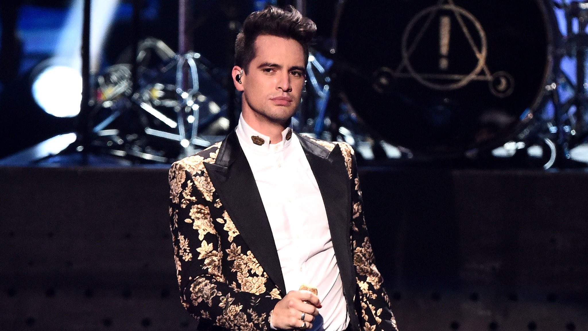 Y ALL, IT S BRENDON URIE S BIRTHDAY I APPRECIATE HIM AND EVERYTHING HE DOES. HAPPY BIRTHDAY, KING ! 