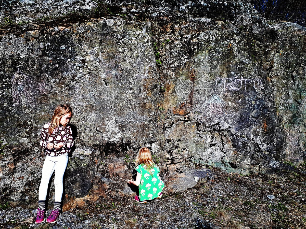 Historic Cave Paintings 😊 Date: 2018 AD. 

We are so ready for the new summer.

#chalkdrawing #summerinfinland #summerfunwithkids #pröttis #merikarvia #matkataanmutkitellen