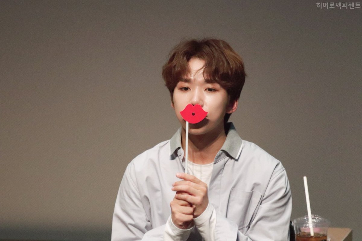100per_hero's tweet photo. [19.03.29] 목동 팬싸  #록현  (@gusdl210)  

💋💋 

#Still_Loving_You  #백퍼센트 #100percent #rockhyun  #김록차 https://t.co/hRziOlTIAi