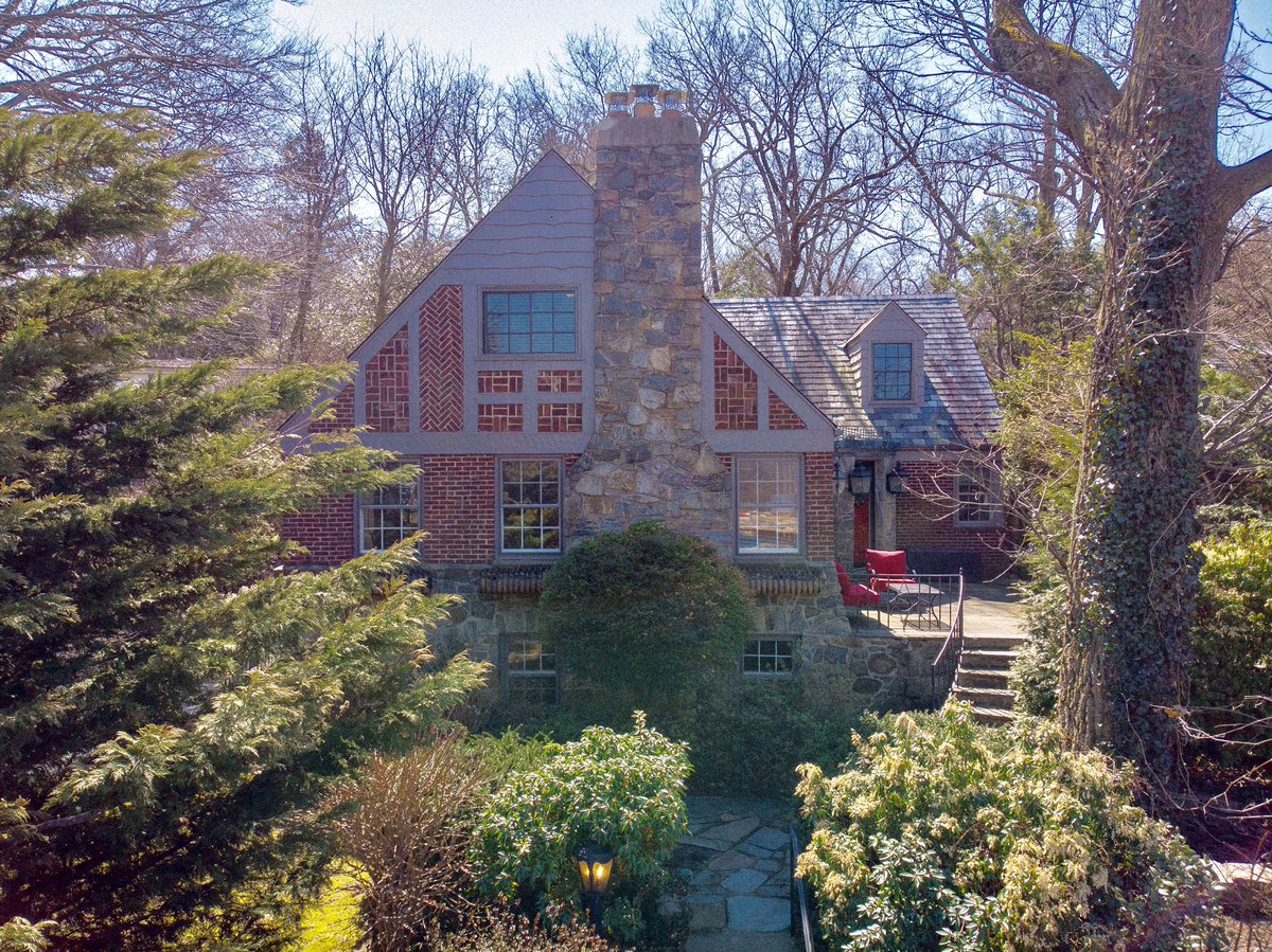 VeganRealtor2's tweet photo. π³π³π³π³π³π³π³π³
Please join me Sat. & Sun. 12-1:30 PM
21 Prospect Ave, #SeaCliff
Lovely β30βs 5 Br 5 Bth Tudor
$1,299,000 Too much to list
#Waterviews #PerfectSpot #CommunitySpirit #WhaleRules #YourWayForward
#DanielGaleSIR 516.353.4318
#LicensedAssociateBroker https://t.co/Bq12XpVAI8