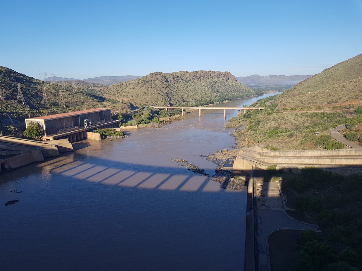 velotales's tweet photo. Riding bikes with @captaincraigSA  in far off places reminds us how beautiful our country is. Our @capecycletours adventure continues #GariepDam https://t.co/InC9TgVMBQ
