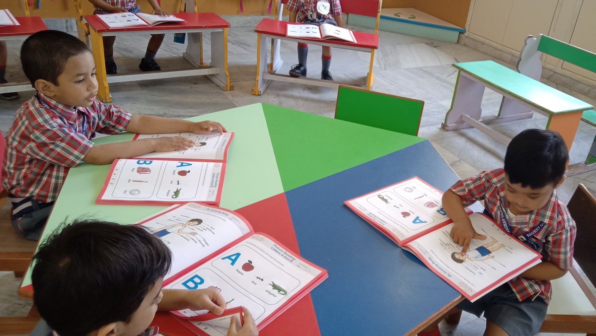 SujataPurkayas3's tweet photo. Reading is thinking.... Yes we have started with picture reading... #SDG4 #readingskill #vocabulary #languageskill @supritichauhan @rgsnoida https://t.co/mZ6JJ64h4j