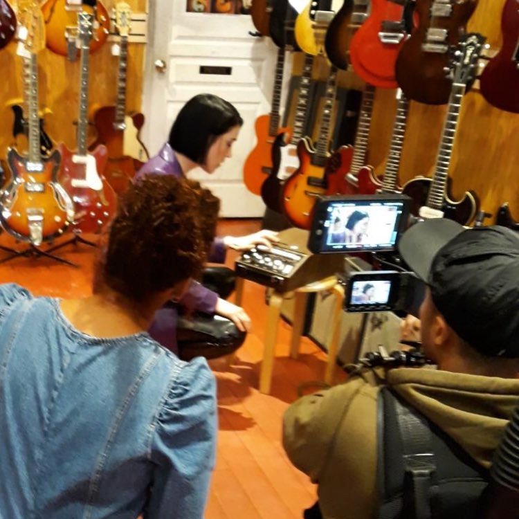 CDACmartillo's tweet photo. Annie Clark/@st_vincent at @RivingtonGuitar. (📷: @RivingtonGuitar IG). #annieclark #stvincent #st_vincent https://t.co/QO3J8Ux9j0