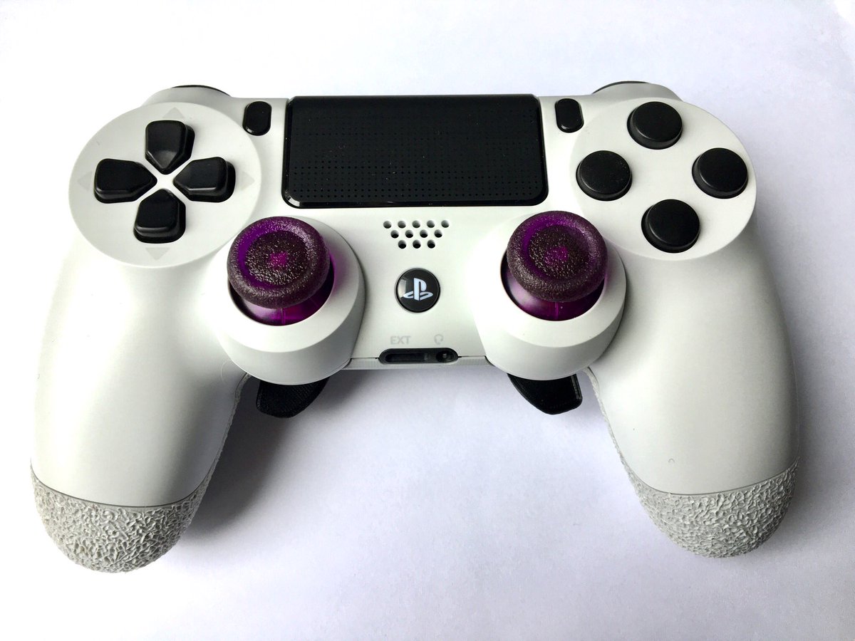 GeekServices's tweet photo. Salut à tous
Une config simple, efficace et très classe😎
-Manette Sony Ps4 base blanche
-Joystick Violet Clear
-Ensemble de boutons noir mat
-Palettes Pro
-HardGrip
-TriggerStop L2/R2
Excellente journée à vous!
#Geekcontroller #Ps4 #Palettes
https://t.co/5qJW5GIrxS https://t.co/ZYgQnRqVWV