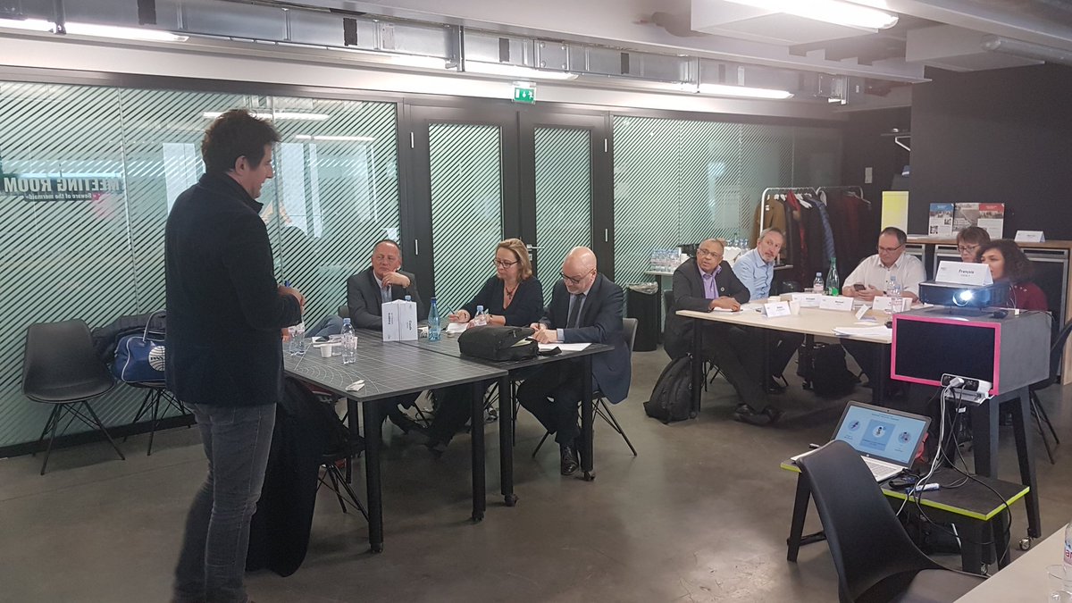 FCazals's tweet photo. .@PhilSynomia CEO @Synomia parle d'intelligence artificielle dans la formation "Créer de la valeur avec les données avec les données de" @HECParisExecEd @StationF devant les administrateurs d'une grande mutuelle https://t.co/XaqlD9tfES