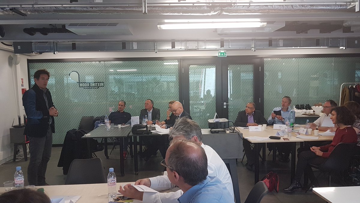 FCazals's tweet photo. .@PhilSynomia CEO @Synomia parle d'intelligence artificielle dans la formation "Créer de la valeur avec les données avec les données de" @HECParisExecEd @StationF devant les administrateurs d'une grande mutuelle https://t.co/XaqlD9tfES