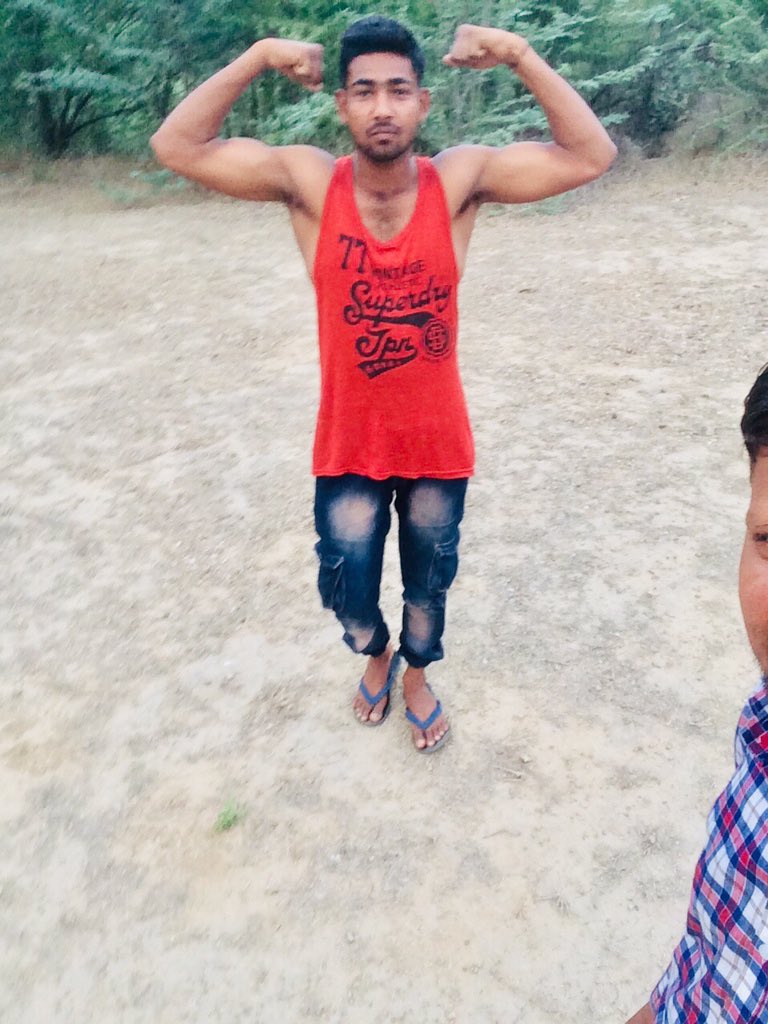 pankajbedham's tweet photo. अक्सर वही लोग उठाते हैं सूरज पर
उंगलियां……!
एक जुगनू तक को छूने की जिन की औकात
नहीं होती….!! https://t.co/y4qxZdmdvo