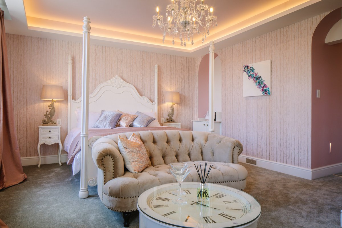 AbsoluxeSuites's tweet photo. The Parisian🌹
Welcome to the Folies-Bergère
Inspired by the impressionist paintings of 19th century Paris
The Parisian is the perfect marriage of romanticism &amp; luxury
Discover the suite &amp; book your stay via the link below
https://t.co/PZ6vc7fN1O
#kirkbylonsdale #luxurysuites https://t.co/pAiF1YWNxK