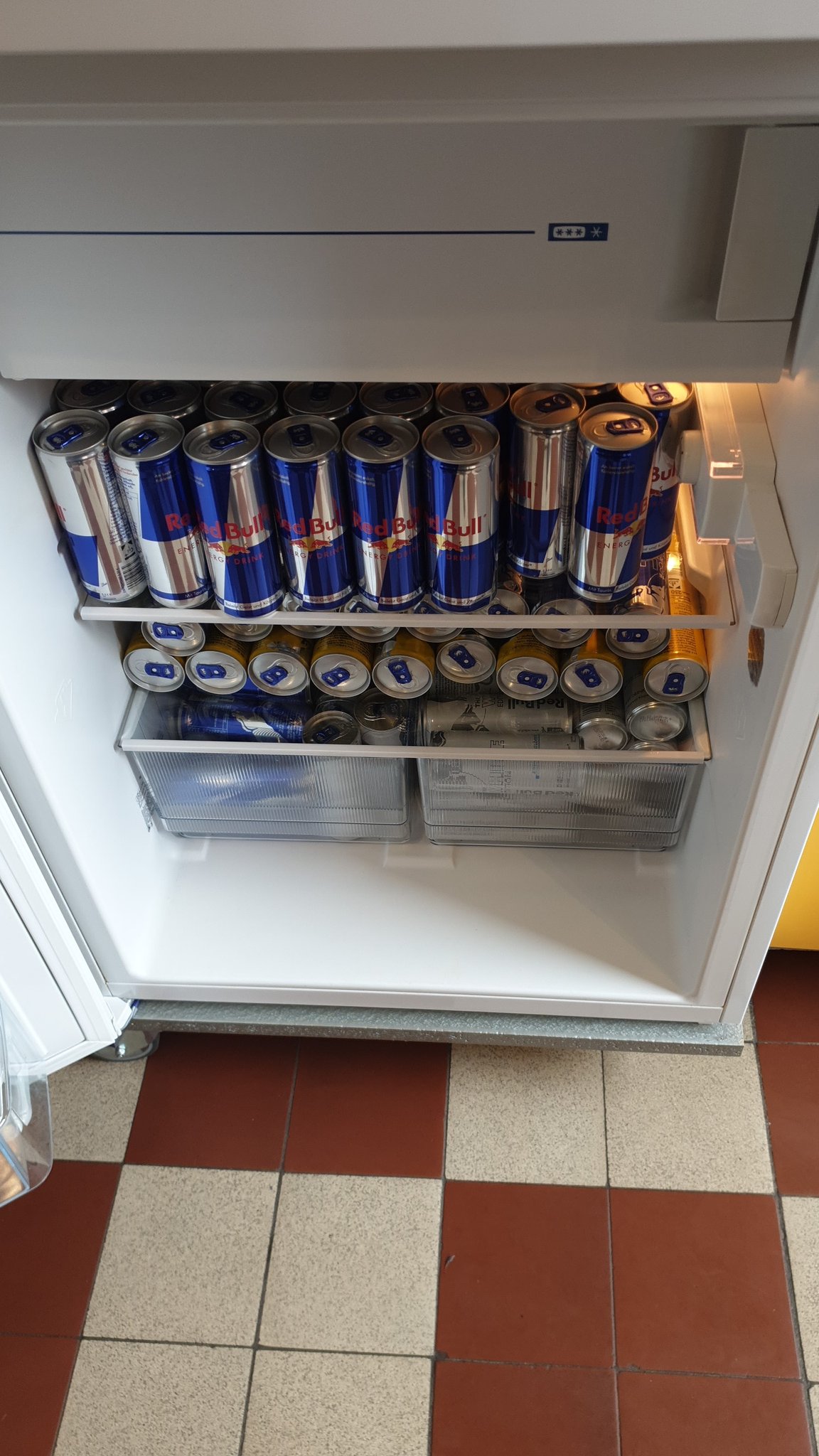 Gamerstime on X: Danke @redbullGER ein Kühlschrank voller RedBull