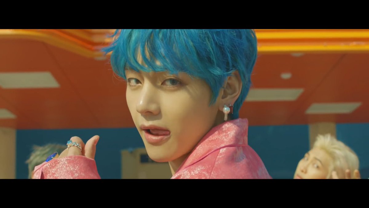 blossomcherrysh's tweet photo. Mais visual impossível

#BoyWithLuvOutNow
#PERSONAWelcomeParty https://t.co/pAsqj5u3EW