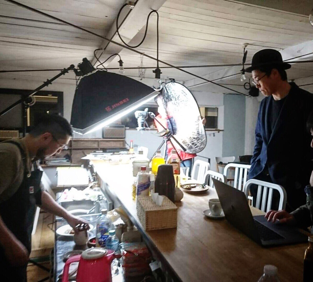 comienzo79666's tweet photo. 。
「2019.4.12」
。
先日、キッチンメンバーの
料理をシェアオフィス仲間の
「ステラデザイン」さんに
素晴らしく綺麗に撮影していただきました。
ただただ感謝申し上げます。
。
#hokkaido #北海道
#eniwa
#junction
#comienzo
#lunch
#tcbjeans #workapron https://t.co/KpFuY8yAtd