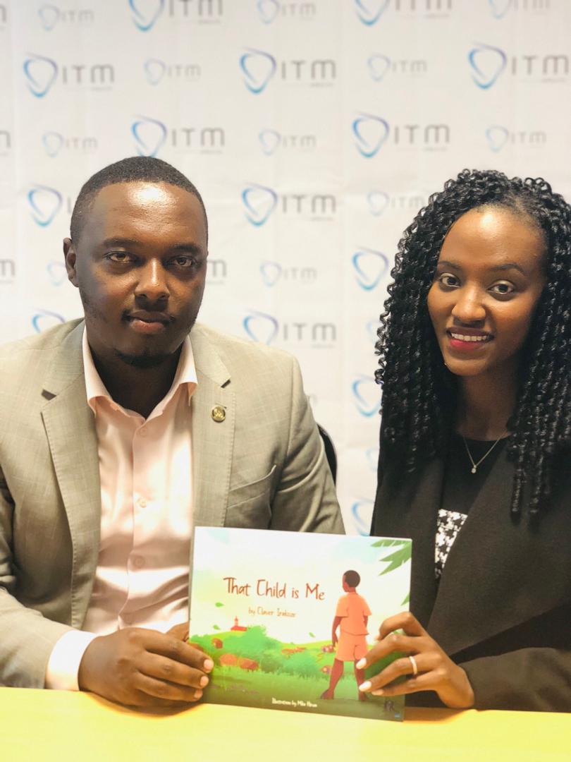 itmafricaltdrw's tweet photo. Final remarks, signing of copies of his book #ThatChildIsMe and group photo
We thank Mr @ClaverIrakoze for such an interactive and educative time.
#Kwibuka25 #RememberUniteRenew #ItmMoments https://t.co/bmeUxU1O8q