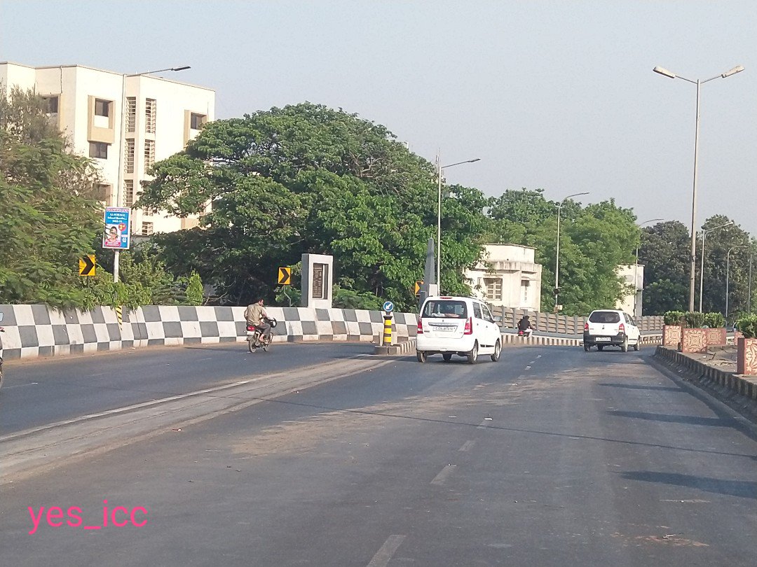DevelopedSurat's tweet photo. #Exit_is_Opened for #AthwaGate , from #New_Lane , #Sardar_Bridge , from #Bhulka_Bhavan_School #Fly_Over_Bridge ..
#ભૂલકા_ભવન_સ્કુલ #ફ્લાય_ઓવરબ્રિજ , પરથી #અઠવા_ગેટ પર #ડાયરેક્ટ #ઉતરી_શકાશે 🛣️↘️ @OurSMC https://t.co/q44Xbd3Fhj