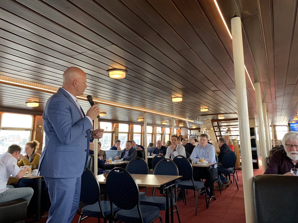 Geslaagd ondernemersontbijt van <a href="/Gemeente_Urk/">Gemeente Urk</a> op <a href="/dezuiderzee/">De Zuiderzee</a>, onthulling TOP door onze voorzitter #JanVerhoeff, <a href="/brouwer_f/">Freek Brouwer</a> en <a href="/rijsberman/">Michiel Rijsberman</a> en uitreiking toeristengids door <a href="/TouristInfoUrk/">Tourist Info Urk</a>.☀️🤗 #Samenwerking <a href="/Gemeente_Urk/">Gemeente Urk</a> <a href="/FlevoNieuws/">Provincie Flevoland</a> <a href="/UrkPromotie/">St. Urk Promotie</a> <a href="/TouristInfoUrk/">Tourist Info Urk</a> <a href="/visitflevoland/">Visit Flevoland</a>