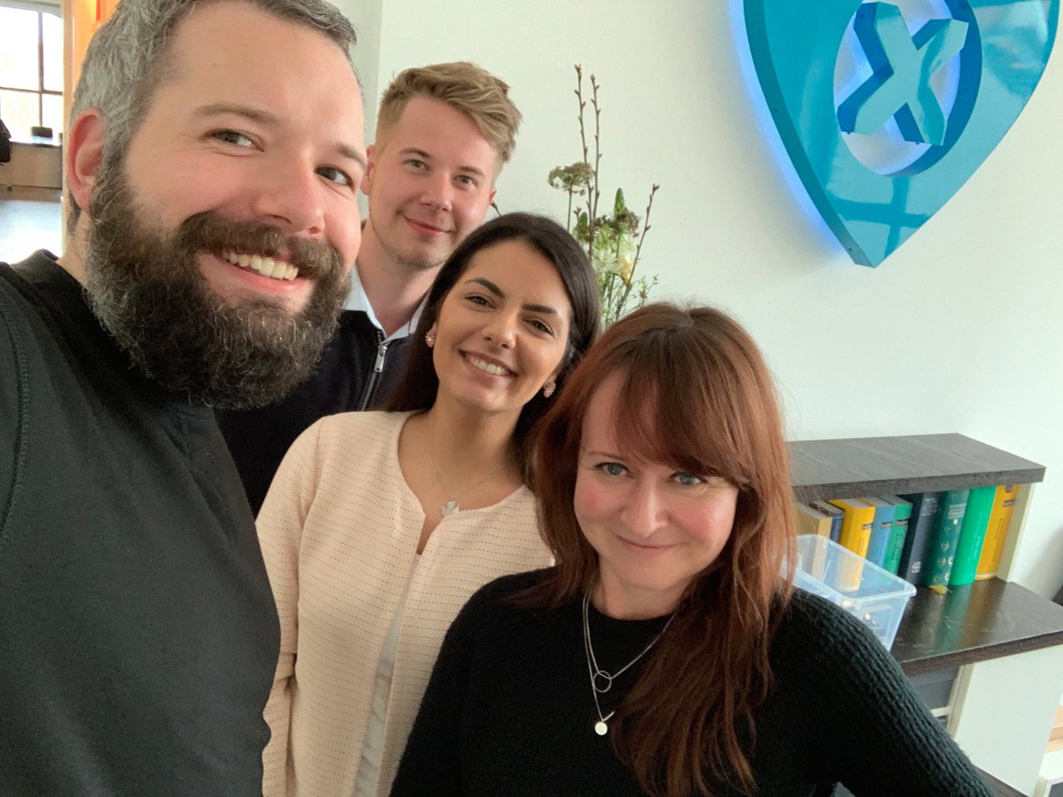 wirdesign's tweet photo. Creative Director Nicole und Art Director Stefano haben zwei Studierenden der DEKRA Hochschule für Medien etwas über responsives Corporate Design erzählt - und demnächst Wochenende!
#dekrahochschule #medienhochschule #wirDesign @DEKRA_HS_Medien https://t.co/3ue06vmtwn