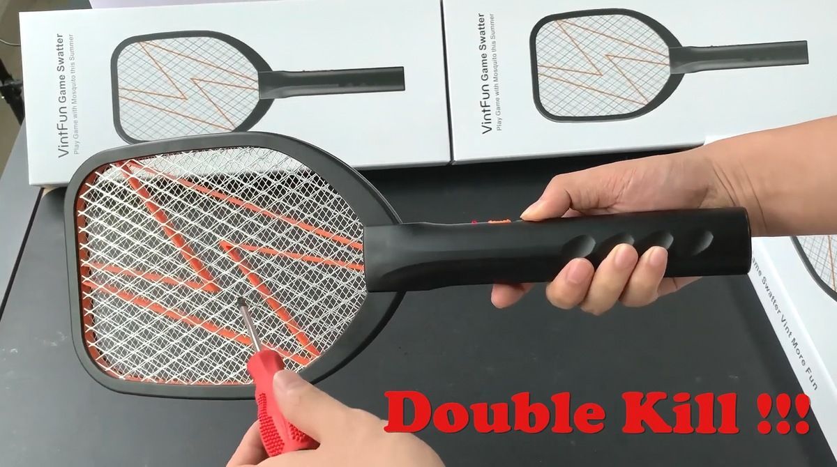 computerhoy's tweet photo. El matamoscas electrificado que convierte la caza de mosquitos en un videojuego https://t.co/AC5a1UmZxd https://t.co/KkMN7YdusE