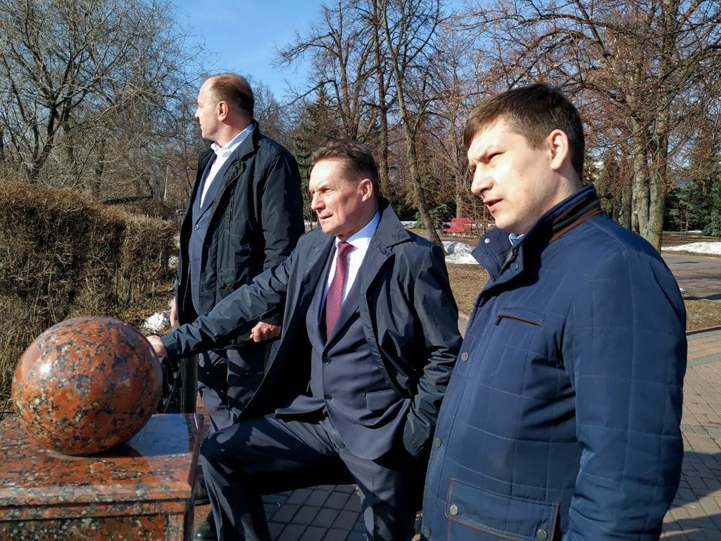 Сегодня работаю в Ульяновске, с председателем Ульяновской городской Думы <a href="/NozhechkinIV1/">Илья Ножечкин</a> и руководителями городских управлений обменяемся мнениями и опытом в сфере управления муниципальным имуществом, жилищно-коммунального хозяйства, развития городов.