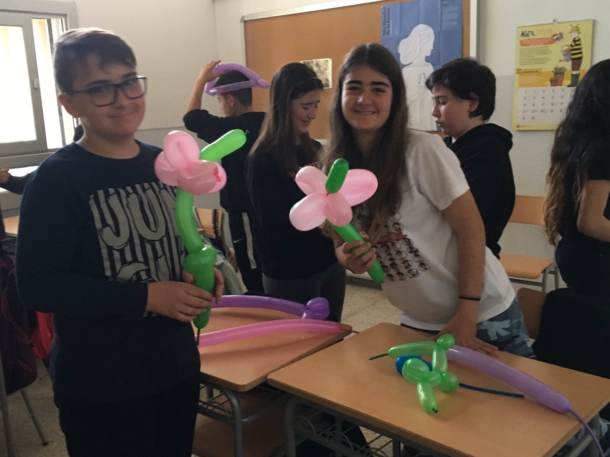 InstitutBiM's tweet photo. Avui caminada, tallers globoflèxia, llengua de signes,@comsonaleso i #femopera, tallers sant Jordi i TdS. https://t.co/8yEg0ikEdg