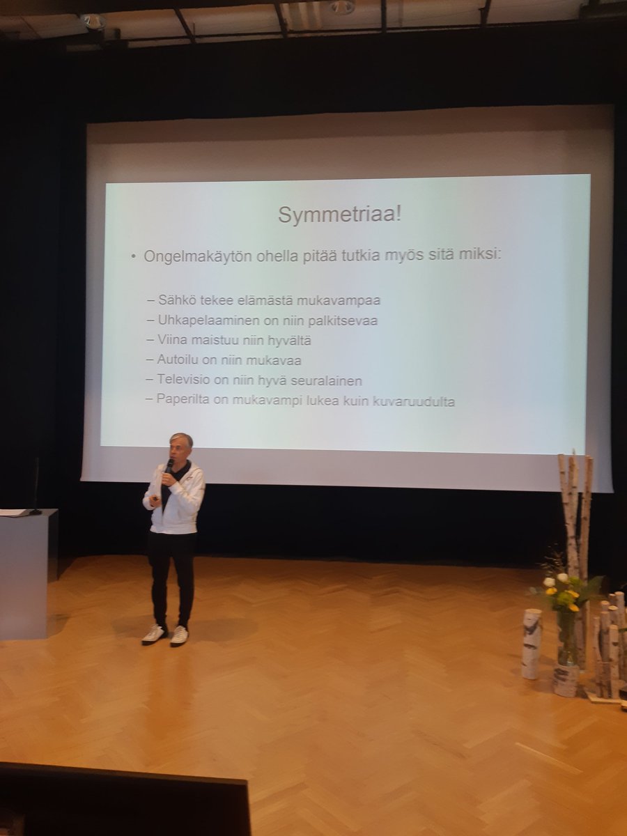 EsaVakkilainen's tweet photo. #PI105 Mika Pantzar asian ytimessä "Miksi viina maistuu niin hyvälle" https://t.co/1yOJlUjVAD