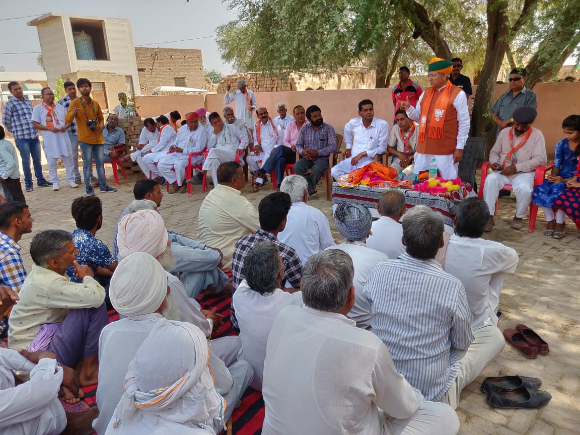 arjunrammeghwal's tweet image. 17 KYD खाजुवाला में ग्रामवासियों द्वारा भव्य स्वागत किया गया व आयोजित जनसम्पर्क कार्यक्रम में #PhirEkBaarModiSarkar मोदी सरकार बनाने का विजयसंकल्प लिया। 
#ModiForNewIndia