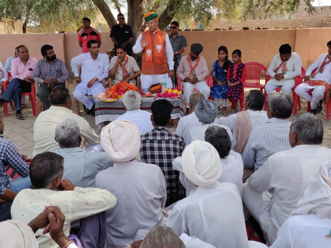 arjunrammeghwal's tweet image. 17 KYD खाजुवाला में ग्रामवासियों द्वारा भव्य स्वागत किया गया व आयोजित जनसम्पर्क कार्यक्रम में #PhirEkBaarModiSarkar मोदी सरकार बनाने का विजयसंकल्प लिया। 
#ModiForNewIndia