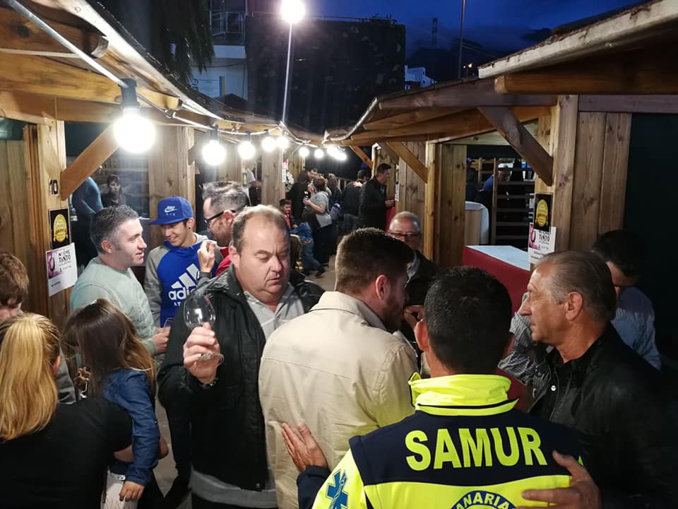 🍷¡Te esperamos hoy en la V Noche en Tinto Victoriero!🍷 Ven, a partir de las 19 horas, al Mercadillo del Agricultor de  la Victoria de Acentejo y disfruta de nuestros mejores vinos, tapas y platos, actuaciones, sorteos y buena compañía ¡Estás invitado! #lavictoriaesturismo