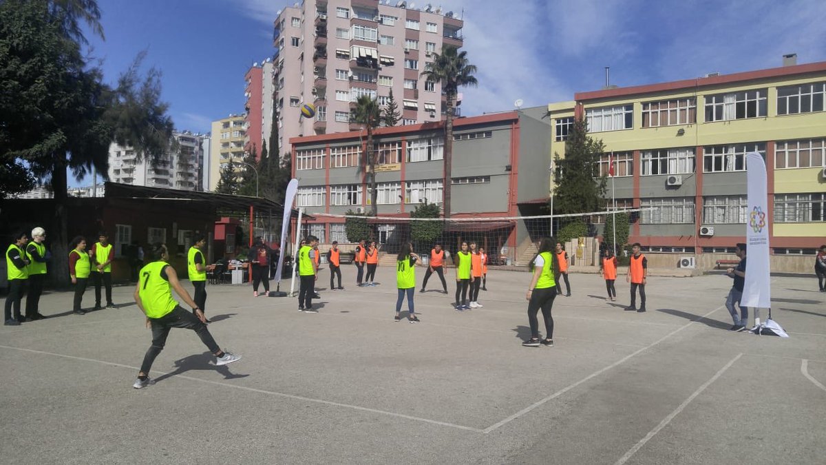 Voleybol turnuvasında yine dostluk kazandı #gencliksporbak #GençlikProjeleriDestekProgramı #Gençlerİçin #HayataKatıl #ŞehtTemel #birliktevarızgüçlüyüz