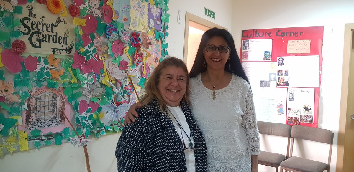 LyceeYserReims's tweet photo. Rencontre avec Suzanne, directrice du pôle scolaire Newark School à Malte  (école de la maternelle jusqu'au collège)qui nous a expliqué le fonctionnement du système éducatif de son pays. Enrichissant. @LyceeYserReims @EUErasmusPlus @academie_reims @regiongrandest   @VilledeReims https://t.co/zhYAFleW8C