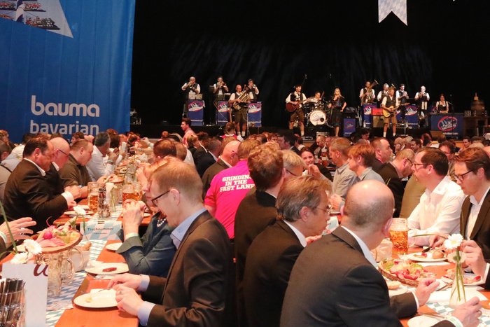 baumaOfficial's tweet photo. Networking the Bavarian way!

You wish to continue your discussions with business partners and new trade fair contacts in a pleasant ambiance? Then go to the bavarian nights at the ICM🍻 #bauma2019 #baumanights

▶ https://t.co/J7SYPhAjyZ https://t.co/Hw4dIXgosX