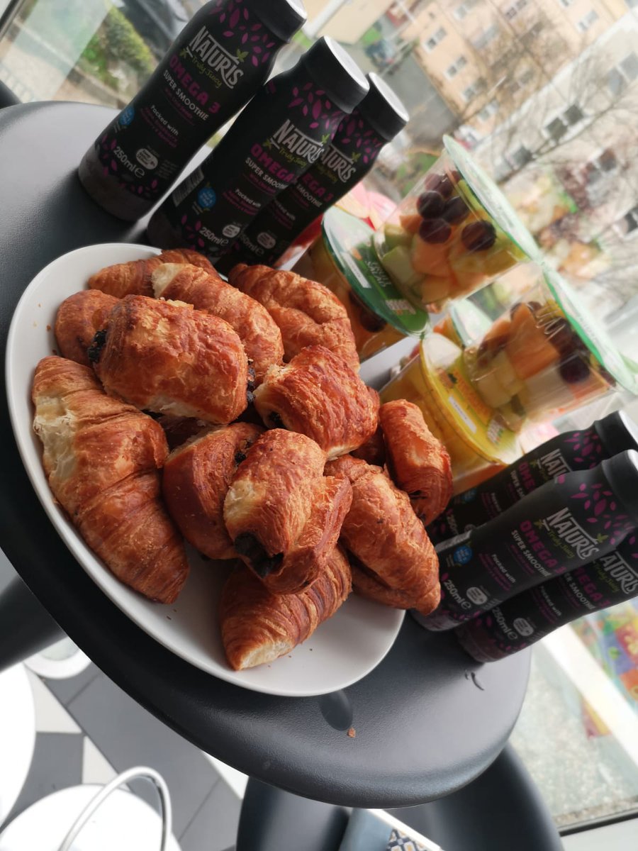 MCIWellbeing's tweet photo. Happy National Workplace Wellbeing Day! @WellbeingDayIRL #Workwell2019 
We're starting our Friday with delicious healthy treats, smoothies and fruits 💪

@OvationIreland @MCIIreland https://t.co/mfm8nlMCI0