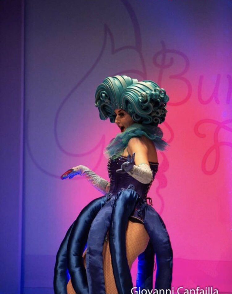 Miss_S_Moon's tweet photo. A little shot from the Taormina Burlesque Festival in Italy! Loved it! #taorminaburlesquefestival #Burlesque #BurlesqueFestival #MissStrawberryMoon https://t.co/ZZRKOLoVbp