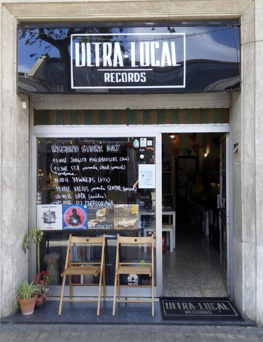 Ayer, hoy, mañana y SIEMPRE!!! Las tiendas de discos albergan todas las canciones, todos los abrazos. Celebrad el <a href="/recordstoreday/">Record Store Day</a> cada día #RSD2019