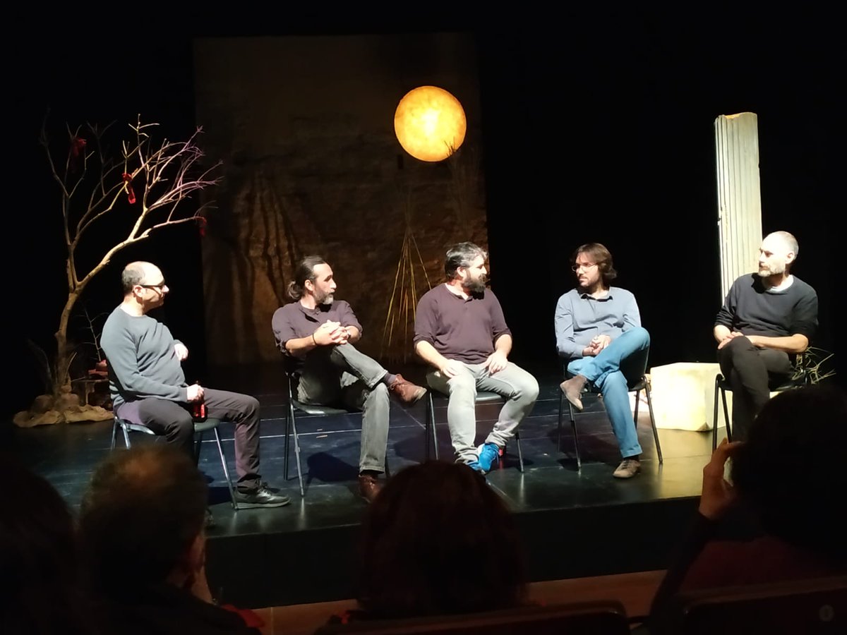 LaMadejaTeatro's tweet photo. Estamos muy felices por el estreno de anoche. Ver una sala llena, atenta a lo que dice, piensa y respira el personaje, nos emociona #ElPesodeJudas #GnpProduce #culturaSev #SSantaSevilla19 https://t.co/jOx3EYSR6x