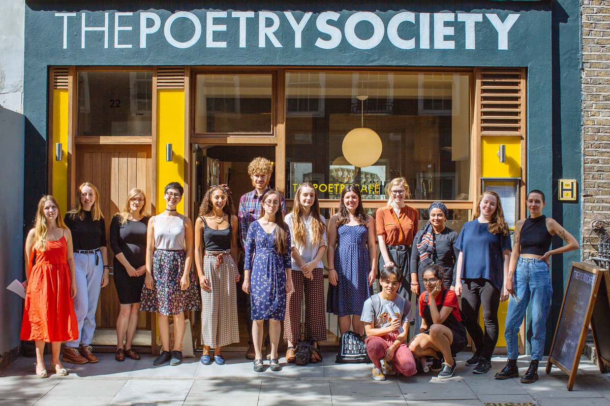Know some young, budding poets? Submissions for The Foyle Young Poets of the Year Award 2019 are now open to 11-17 year olds and it's completely free to enter. Get writing! ✍️ bit.ly/foyleyoungpoets #FoyleYoungPoets