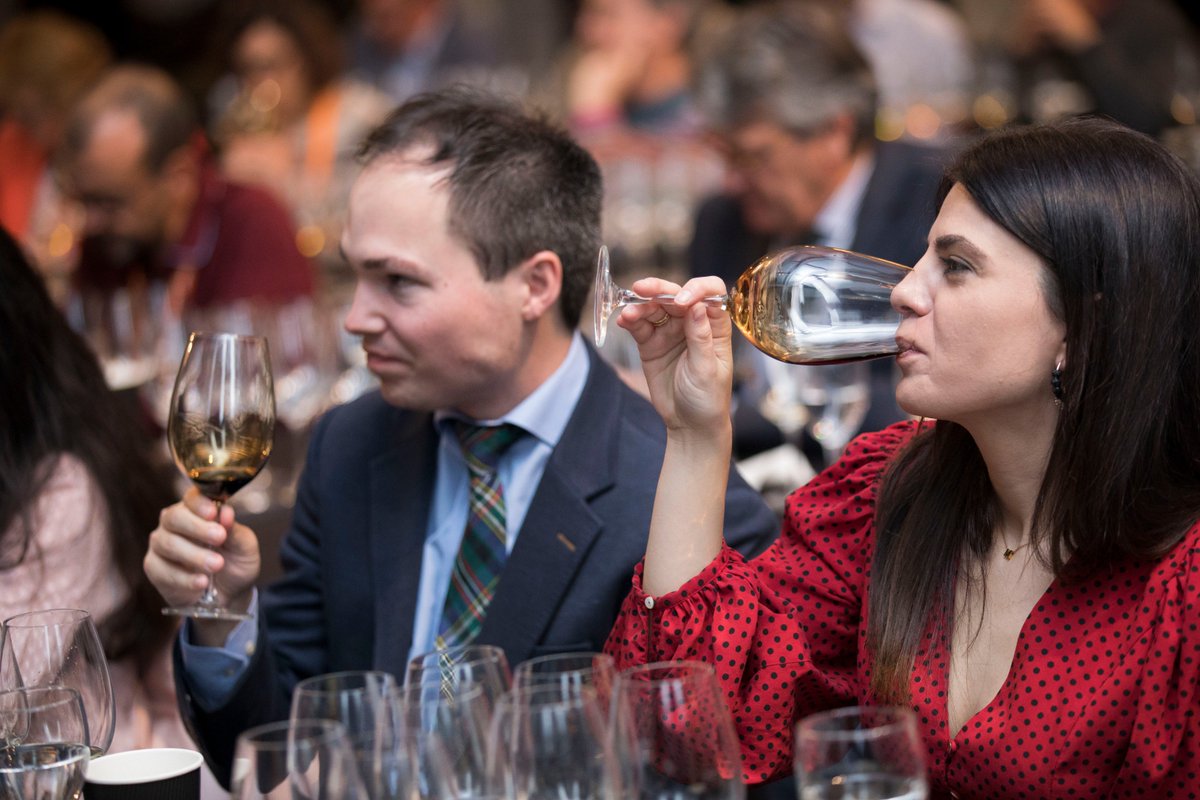 Cada tarde hemos contado con catas temáticas sobre los vinos de crianza biológica, generosos y el vino naranja del Condado de Huelva o los vinos dulces de Pedro Ximénez. En ellas han estado expertos como <a href="/peterliem/">Peter Liem</a>, <a href="/willyperezv/">Willy Pérez</a> o <a href="/albarizatorio/">Ramiro Ibáñez</a> entre otros. Muchas gracias !!