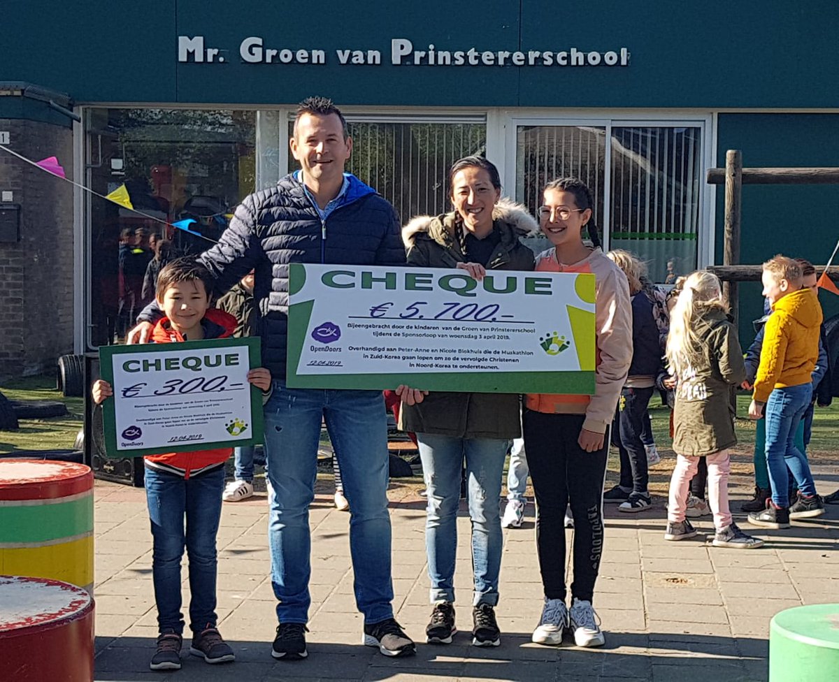 bu_spa's tweet photo. 6 duizend euro voor #opendoors @opendoorsnl. Het bedrag werd met een #sponserloop bij elkaar gelopen door de kinderen van de Groen van Prinstererschool in #bunschoten #spakenburg https://t.co/oU7LQmI9eA