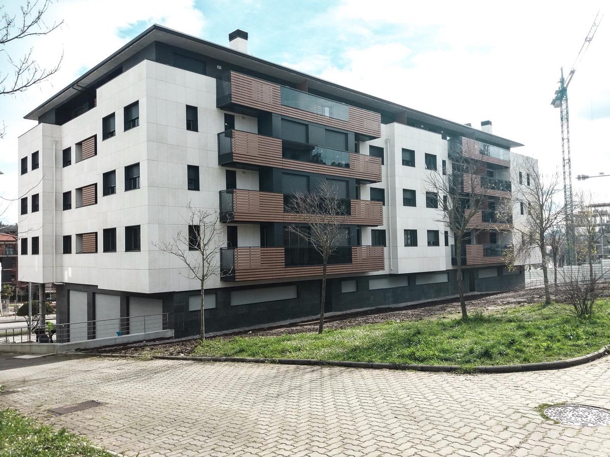Las nuevas viviendas de #Urduliz ya están terminadas 💪 Así ha quedado el edificio 🏠 

#viviendas #nuevasviviendas #bizkaia #paisvasco #euskadi #business #murias #muriasgrupo #proyectos #projects #instarq #edificio #building #construction #construccion #buildingconstruction