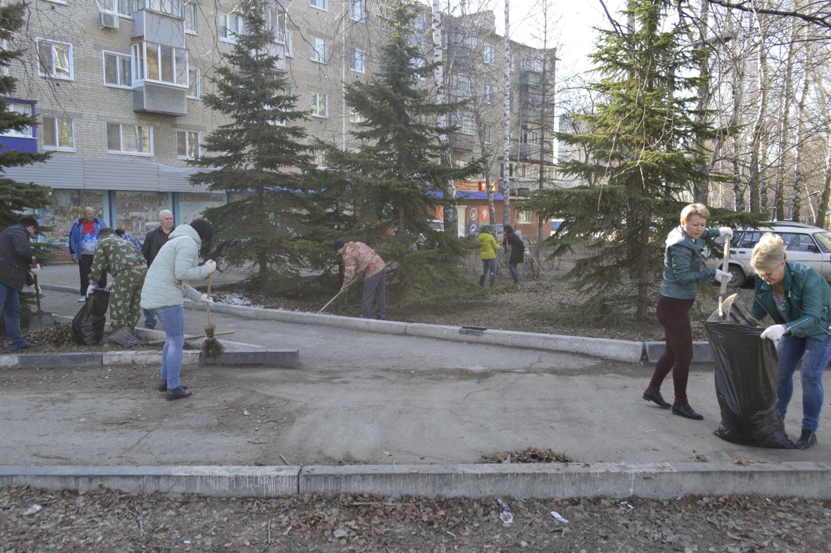 simbircitru's tweet photo. 12 апреля 2019 сотрудники Муниципального бюджетного учреждения "СИМБИРЦИТ" приняли участие в общегородском субботнике "Санитарная пятница". Субботник прошел на территории офиса на Локомотивной,5, а также на приклубных территориях спортивно-досуговых клубов. https://t.co/7bnKwzKqsU
