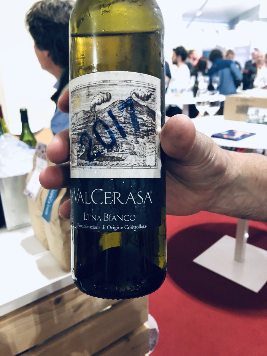 UnconWine's tweet photo. ValCerasa-Bonaccorsi. Vini esplosivi come un vulcano!
#unconventionalwine #vininaturali #vininonconvenzionali #winelovers #lievitiindigeni #organicwine #vinivulcanici 
https://t.co/8Hpy2dkUt5 https://t.co/ZhiUTgRusD