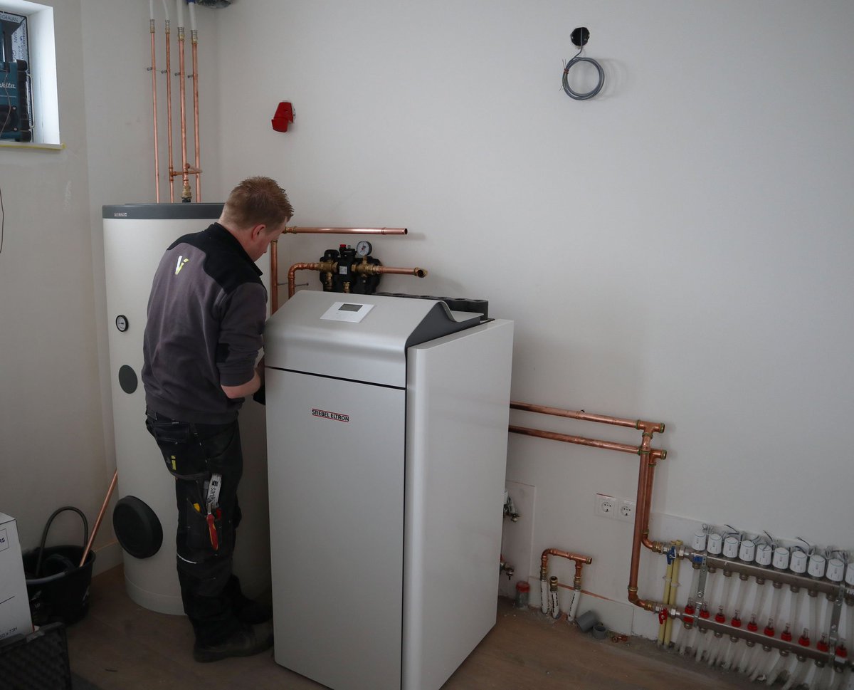 Momenteel voorzien wij een nieuwe woning te Haaksbergen van de E en W installaties. Daarnaast installeren wij een milieuvriendelijke warmtepomp, om bij te dragen aan een duurzame toekomst. Fijne vrijdag 😉 #gewoonmetaandacht